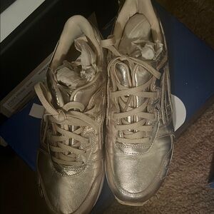 Asics Silver Sneakers Low-Top Athletic Design